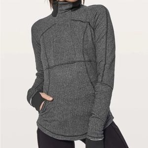 Lulu quarter zip, size 4 Rulu!